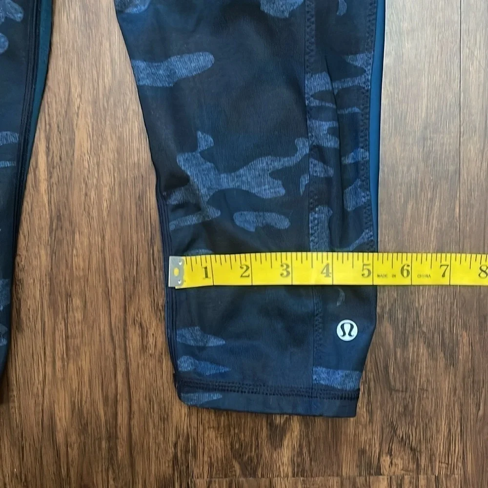 Lululemon Camo Leggings - Clip-in Crop - Alberta Lake Navy Blue - sz 4